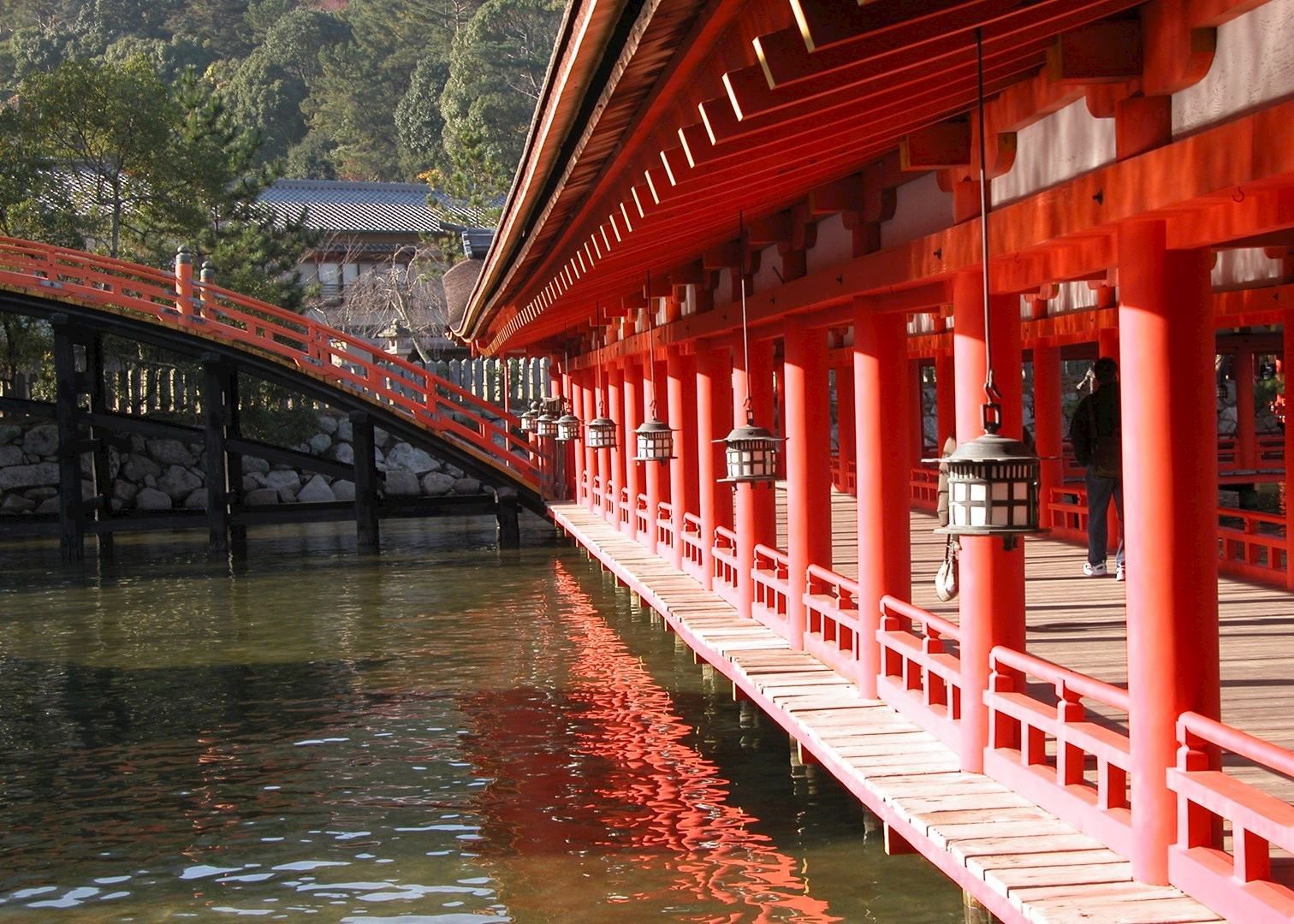 miyajima japan island itsukushima shrine