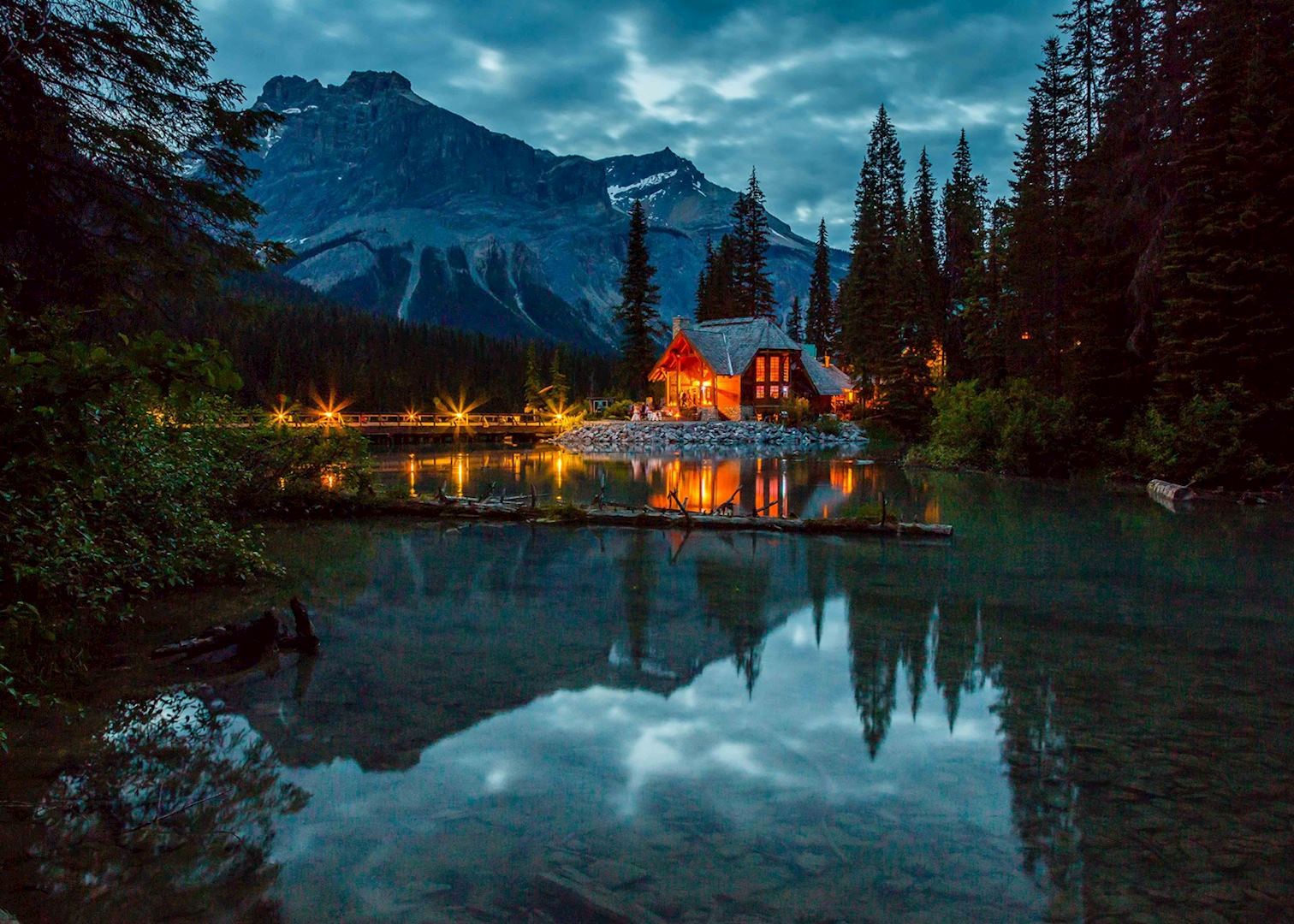 Emerald Lake Lodge, Field
