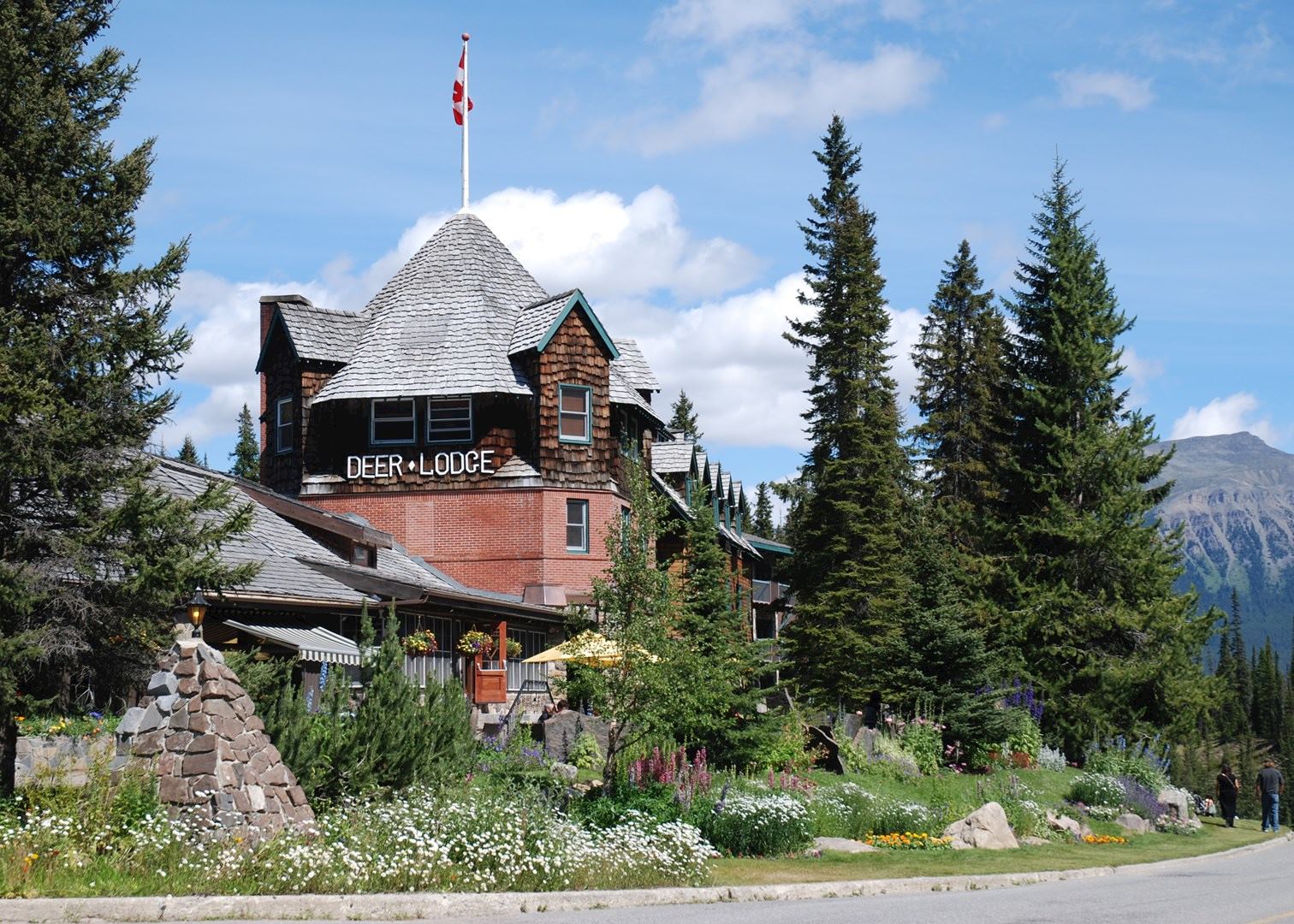 Deer Lodge | Hotels in Lake Louise | Audley Travel
