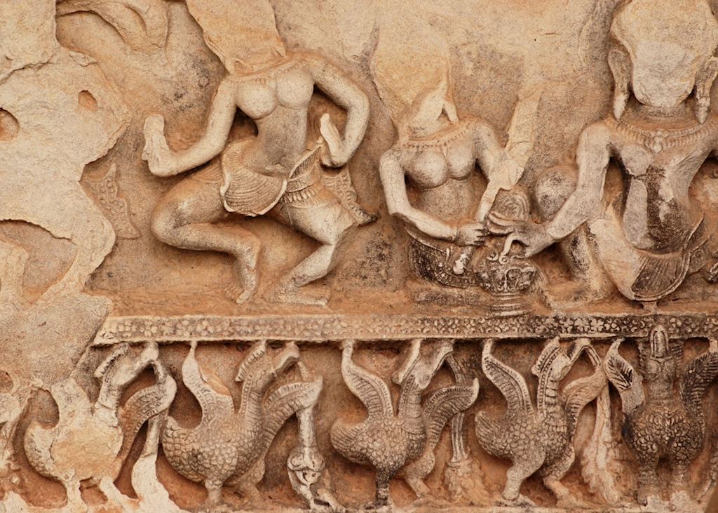Sandstone craftmanship from the 11th century can be found at Phimai