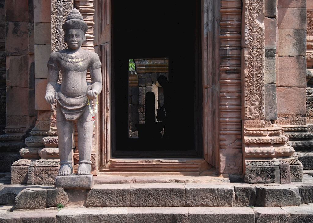 A hindu deity guards the entrance to the central prasat at Phanom Rung