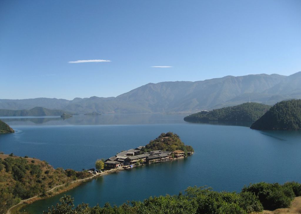 Lige, Lu Gu Lake, China