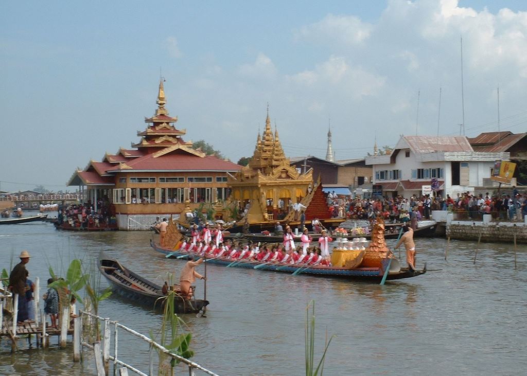 Phaung Daw Oo Pagoda Festival, Inle Lake