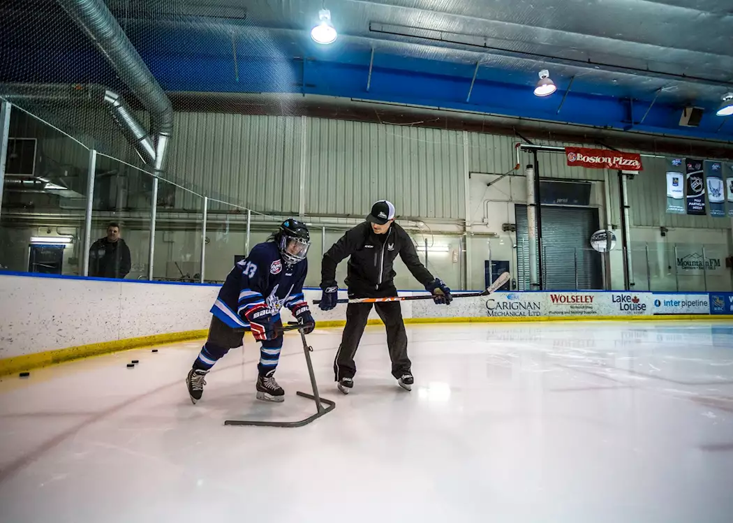 Canadian ice hockey player experience | Audley Travel