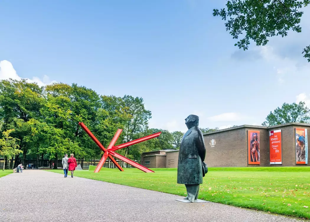 Van Gogh painting at Kroller-Muller museum, image size:1050x750