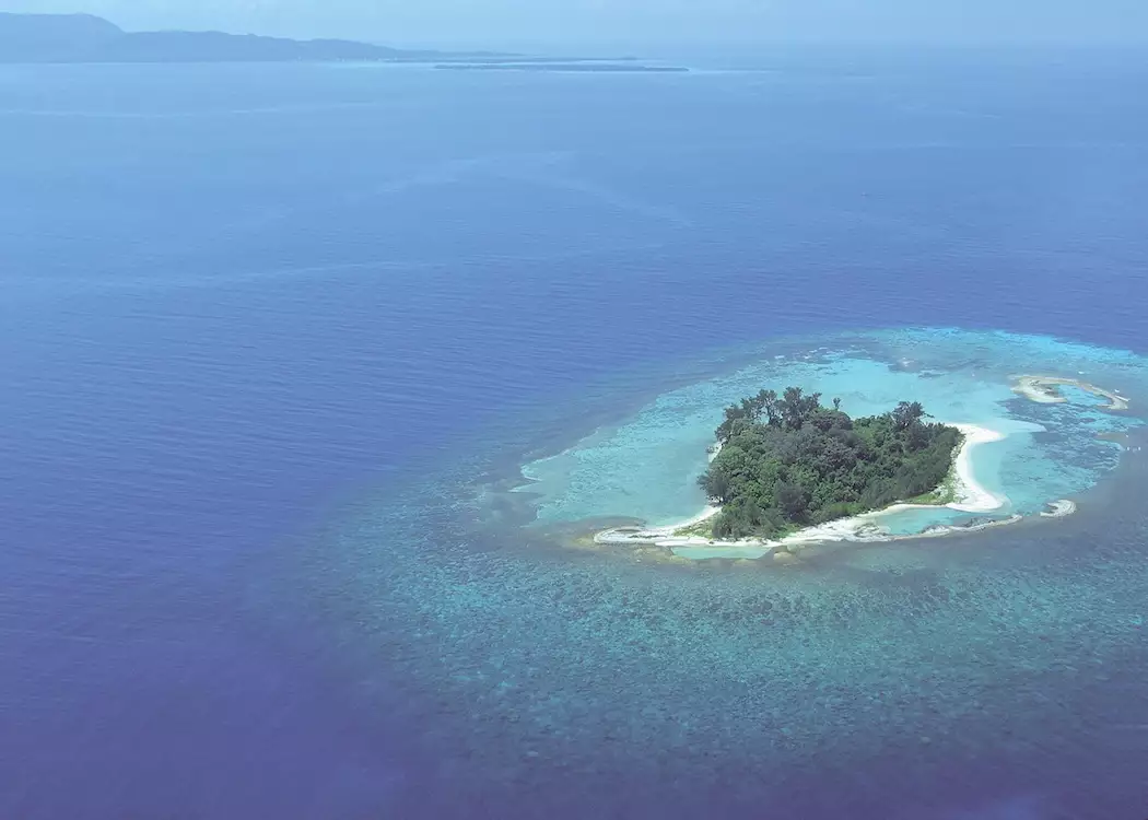 Pulau Menyawakan, Indonesia