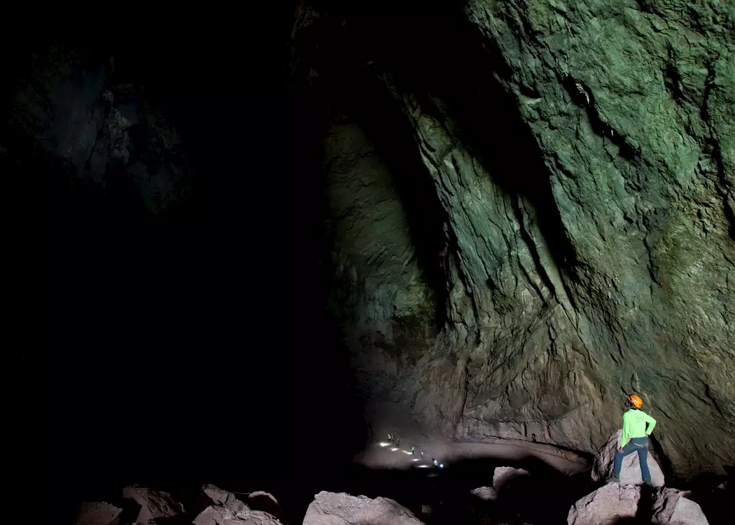 Exploring Hang En cave at Phong Nha-Ke Bang National Park, Vietnam