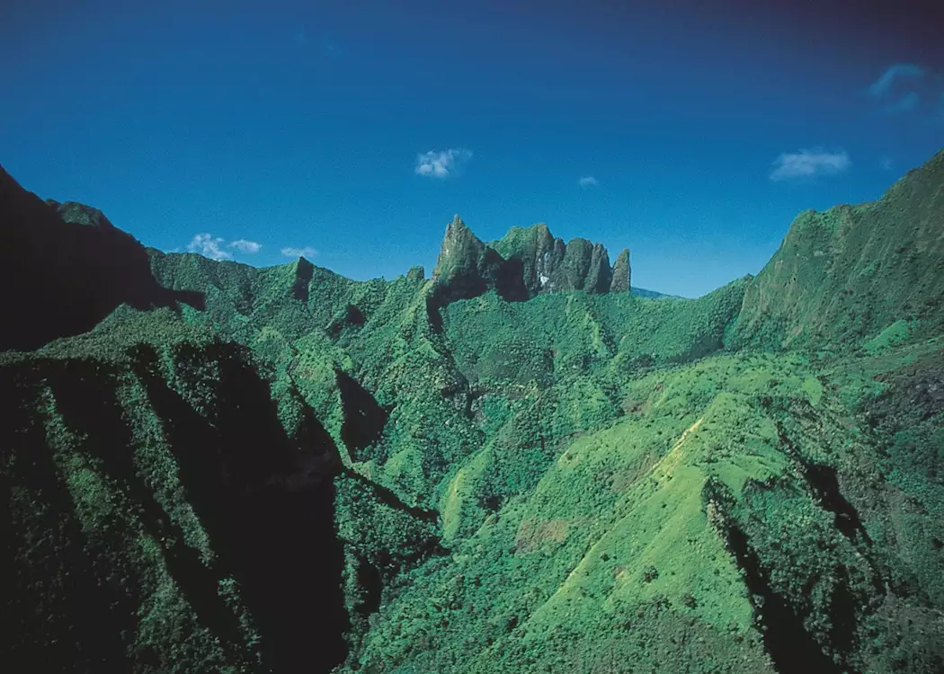 La Diademe mountain peaks, Tahiti