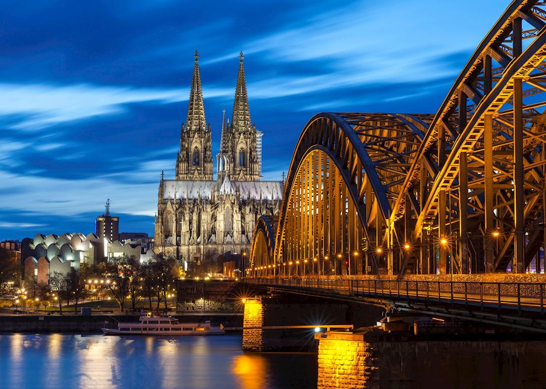 The Hohenzollern Bridge at night