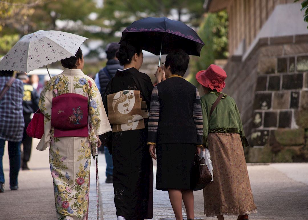 Women in Kimono, Engaku-ji Temple, Kamakura Day Trip