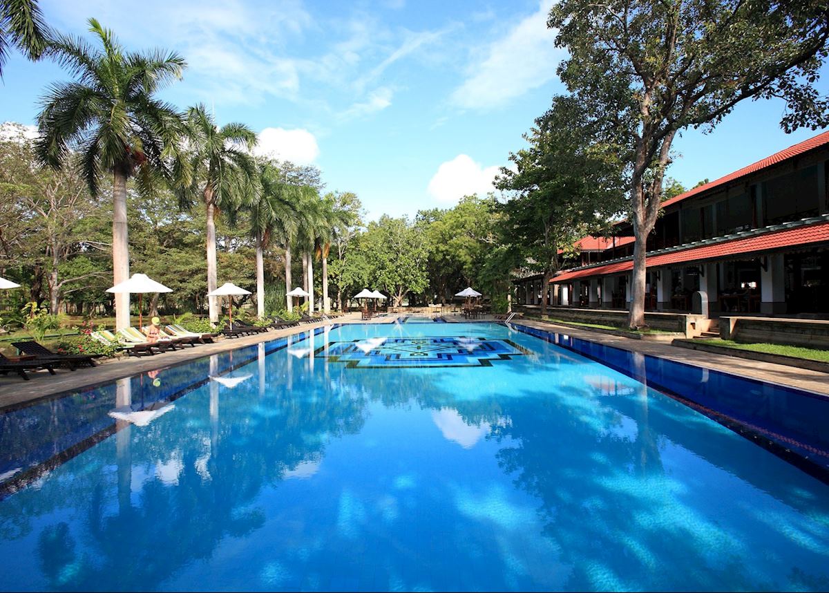 Pool, Cinnamon Lodge, Habarana