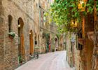 Alley in old town San Gimignano, Tuscany