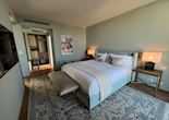 Roo, Hotel Montevideo