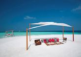 Sandbank picnic, At leisure on Baros, Maldive Island