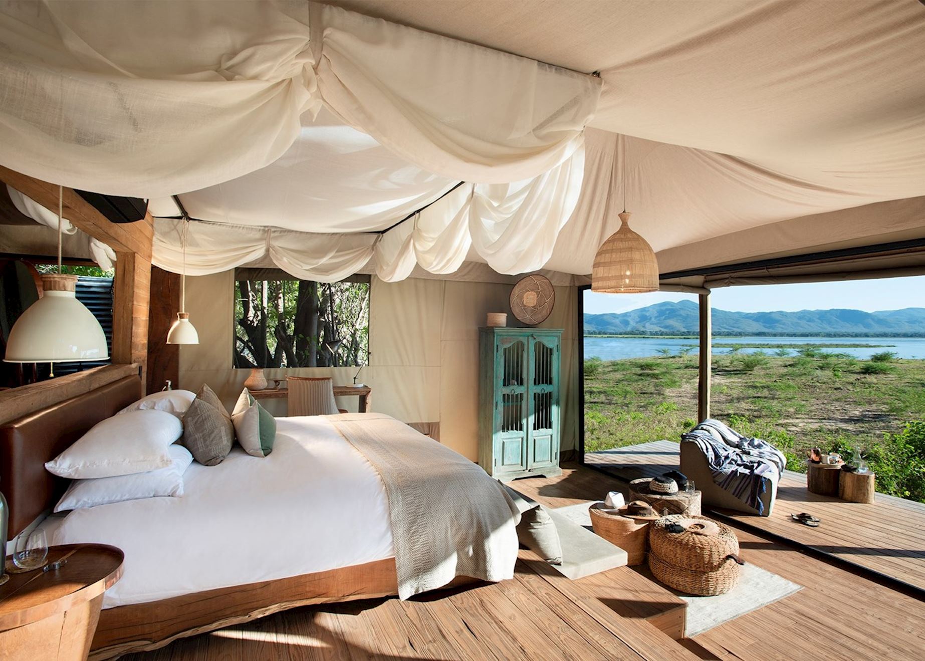 luxury safari lodges in zimbabwe