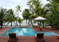 Pool and sea view at the Palmetto Bay Plantation Resort, Roatán Island