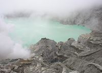 Ijen craterlLake, Ijen Plateau, Indonesia Ijen craterlLake, Ijen Plateau, Indonesia