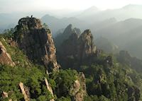 Rocky crags of Huangshan Rocky crags of Huangshan