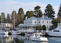 Oscars Waterfront Boutique Hotel