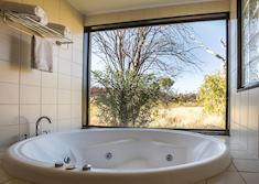 Deluxe Spa Room bathroom