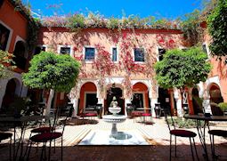 Les Borjs de la Kasbah courtyard