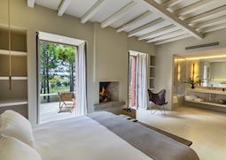 Room, LUZ Culinary Wine Lodge