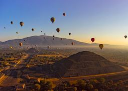 Hot air balloons over Teotihuacán