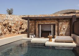 Gundari Resort, Petousis