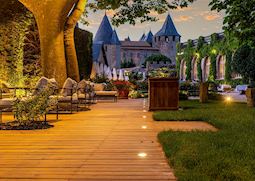 Hotel de la Cité - courtyard at sunset