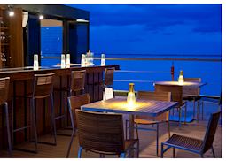 Outdoor bar on the Aqua Mekong