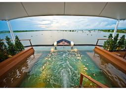 Top deck plunge pool on the Aqua Mekong