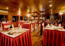 Restaurant on the Valentine, Halong bay