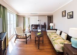 Strand Suite living Room