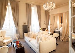 Master room, J.K. Place, Florence