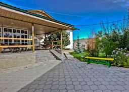 Hotel Green Yard, Karakol