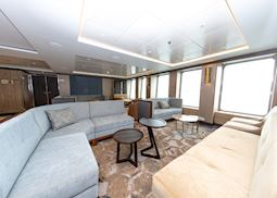 Explorer Lounge, World Explorer