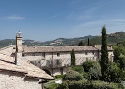 Nun Assisi Relais, Assisi