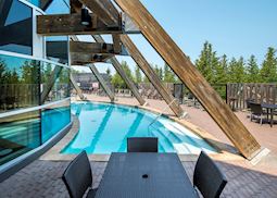 Manitoulin Hotel & Conference Centre pool and patio