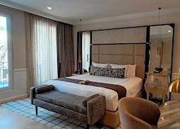 Deluxe room, The Alest