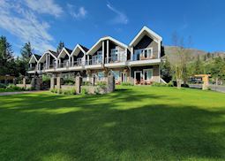 Kilmorey Lodge, Waterton Lakes