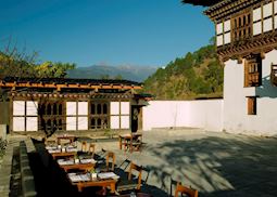 Courtyard dining, Amankora Punakha