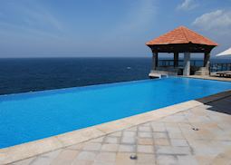 Infinity Pool at The Club, The Leela, Kovalam