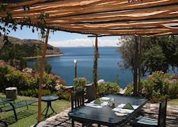 Alfresco dining on Suasi Island