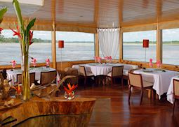 The Delfin II, Iquitos