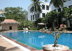 Swimming pool, Vivanta by - Taj Connemara Hotel, Chennai