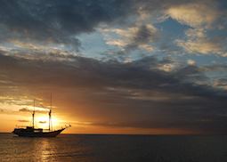 Ombak Putih, Indonesia