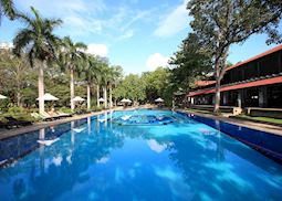 Pool, Cinnamon Lodge, Habarana
