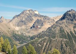 Helicopter flight through the Rockies, Banff
