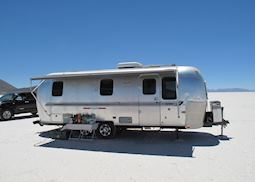 Deluxe Airstream Camper, Jirira