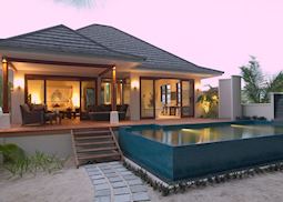 Hilton Labriz, Silhouette Island